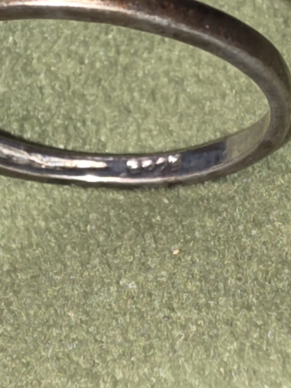 925 Sterling Size 8 Source Unknown Silver Bow Ring with Clear Crystals